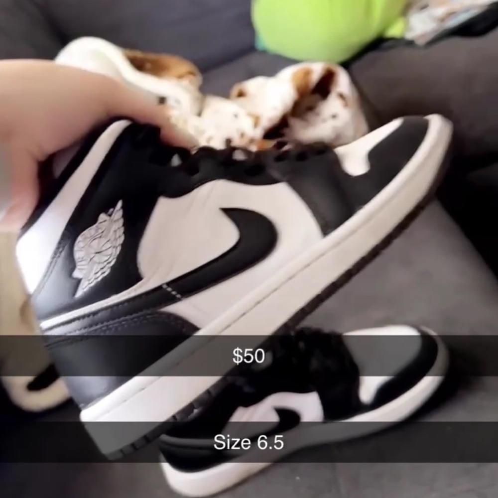 Nike Black and White Women's Sneakers
